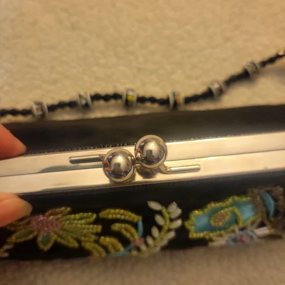 Vintage Chateau Beaded Embroidered Black w/Satin Kiss Lock in Floral Paisley - Picture 10 of 13